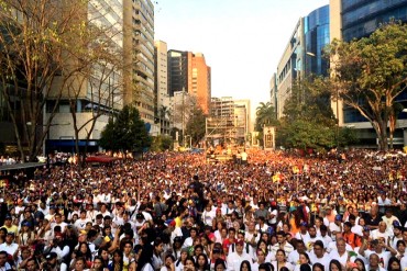 ¡MULTITUDINARIA ASISTENCIA! Así va la concentración de la oposición en Chacaíto (+Fotos+Video)