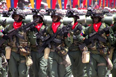 ¡INCREÍBLE! Grupo comando robó 21 fusiles de la Guardia de Honor en Casa Presidencial de Aragua
