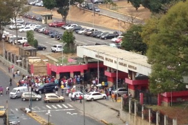 ¡ATENCIÓN! Protestan en Hospital Militar tras negarse a atender al pueblo: Solo militares y afiliados