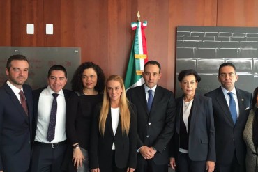 ¡EL MUNDO ESTÁ CLARO! Lilian Tintori recibe inesperado y masivo apoyo en Senado de México