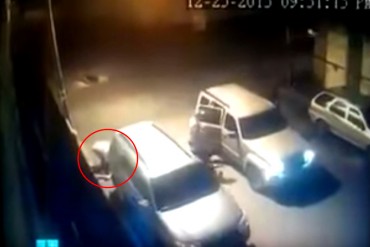 ¡VIDEO IMPACTANTE! Atropellaron a joven con su propio vehículo luego de robarlo en El Valle