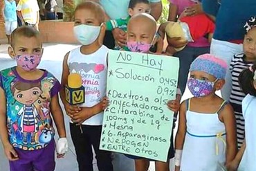 ¡DESGARRADOR! Una imagen de niños con cáncer pidiendo medicamentos conmovió las redes