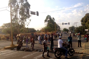 ¡SE AGOTA LA PACIENCIA! Protestaron por escasez de alimentos frente a un Pdval en San Carlos