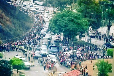 ¡DESASTRE! Reportaron situación irregular en Bicentenario en Terrazas del Ávila: Tiros y antimotines