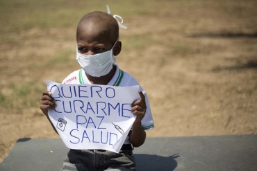 ¡DESGARRADOR! Niño de ocho años sin tratamiento destacó en protesta por falta de medicinas