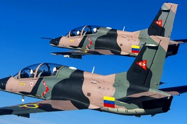 ¡AUNQUE UD. NO LO CREA!  En plena crisis económica, llegan de China 6 nuevos aviones de guerra K8