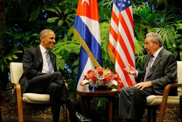 ¡MADURO SE RETUERCE! Raúl Castro recibe a todo dar a Barack Obama en el Palacio de la Revolución