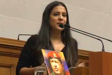 ¡CARA ‘E TABLA! Erika Ortega critica a AN por acceso controlado a medios…¡y ANTES NI PASABAN!