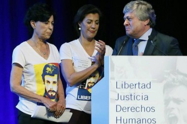 ¡EL MUNDO LO SABE! Juristas de 20 países desde Madrid consideran NULO el juicio a Leopoldo López