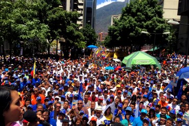 ¡ASISTENCIA MASIVA! Venezuela atendió el llamado de salir a la calle a exigir la renuncia de Maduro