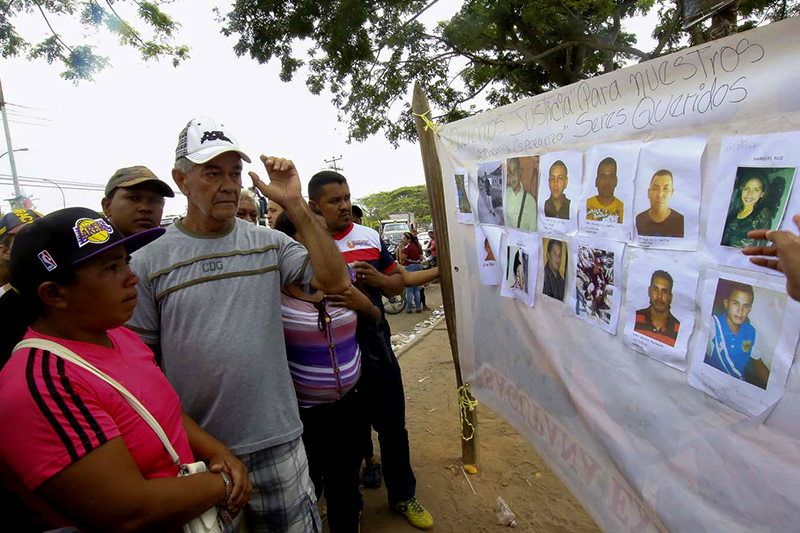 Protesta-en-Tumeremo-Bolivar-mineros-desaparecidos-masacre-reuters-7