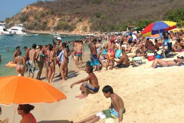 ¡GOLPE DURO! Se necesitan Bs. 12 mil para pasar el día en playas de Mochima (Un sueldo entero)