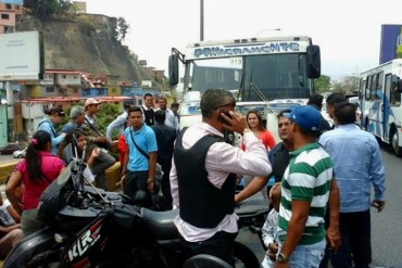 ¡LO ÚLTIMO! Dos delincuentes mueren durante asalto a transporte público en La Urbina