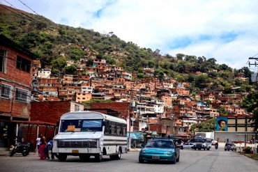 ¡SERÍA UNA CATÁSTROFE! Zonas populares del país «no resistirían un eventual terremoto»