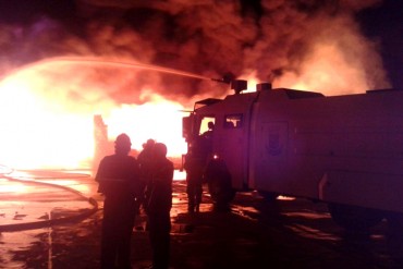 ¡IMPRESIONANTE! Fuerte incendio consumió galpón de antigua cervecería Brahma en Barquisimeto