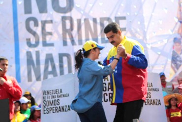 ¡BURLA AL PUEBLO! En medio de la peor crisis de nuestra historia, Maduro y Cilia bailaban en cadena