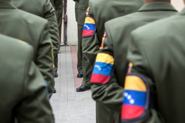 ¡ALZADOS! Militares retirados se declaran en desobediencia civil amparados en el Art. 333 y 350