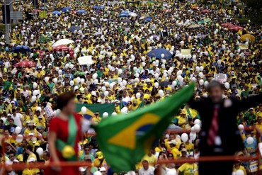 ¡SEGUID EL EJEMPLO QUE BRASIL DIO! Multitudinaria marcha exige renuncia de Dilma Rousseff (Fotos)