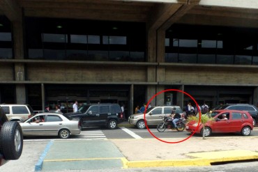 ¡TODO FUE UNA FARSA! Aeropuerto de Maiquetía solo estuvo una semana sin motorizados