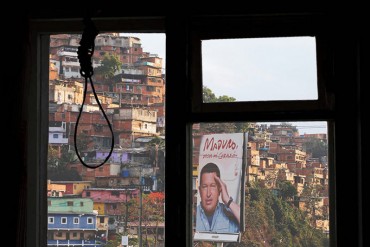 ¡FIN DE MUNDO! Hombre intenta suicidarse para no ver el fin de la «revolución bolivariana»