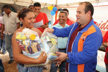 ¡MIGAJAS A DOMICILIO! Gobierno vendió más de cinco mil toneladas de comida “casa por casa”