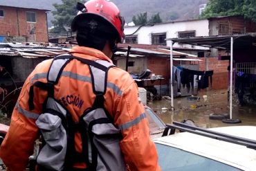 ¡EL PALO DE AGUA! Unas 31 casas y 90 vehículos afectados por fuertes lluvias en Guarenas