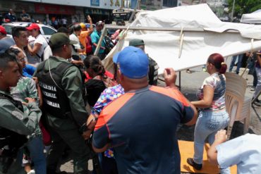 ¡SALVAJES DESATADOS! Chavistas destrozaron punto de recolección de firmas en Aragua (+Video)