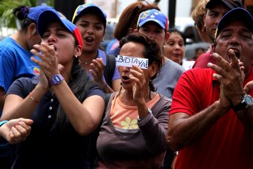 ¡SE DESATA EL FASCISMO! Despiden a empleados públicos por apoyar referéndum revocatorio