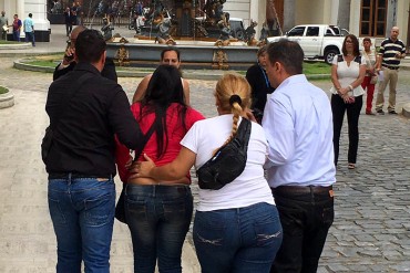 ¡FATAL! Embarazada resultó herida en enfrentamiento de chavistas contra opositores en la AN