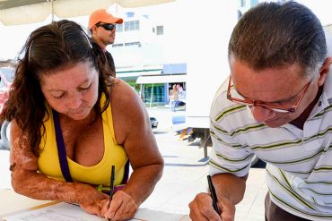 ¡CRECE EL DESESPERO! Reclaman a mujer que recibió casa de GMVV por firmar contra Maduro