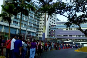 ¡EL COLMO! Pacientes del Pérez Carreño denuncian que no los atienden porque «no hay luz»