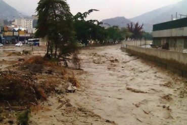 Reportan viviendas afectadas en Distrito Capital por lluvias: Personas son llevadas a refugios