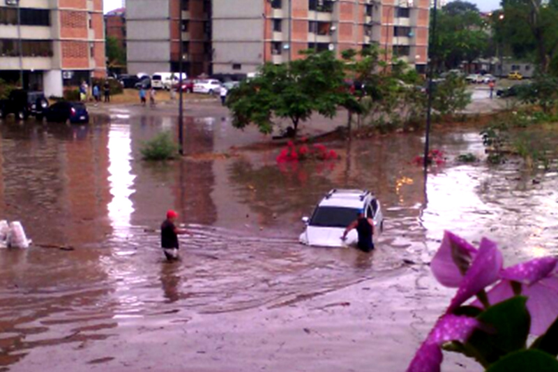 Inundación en Guarenas / Foto: @giamanterola