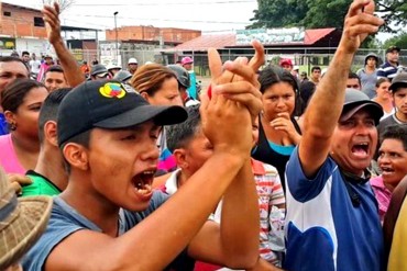 ¡SE CANSÓ EL PUEBLO! Así piden comida los vecinos de Barinitas (tierra de Chávez)