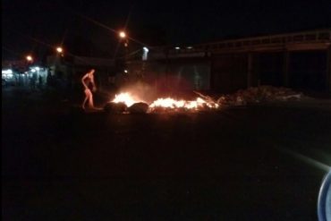 ¡SIN CONTROL! Pueblo enardecido saquea Centro Comercial y arrasa con tiendas Dorsay (+Fotos)