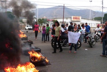 ¡EL PUEBLO ESTÁ CANSADO! Reportan protesta de vecinos en Aragua por falta de agua