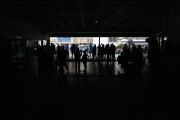 ¡SE AGOTA LA PACIENCIA! Protestan en El Marqués tras estar más de dos días SIN LUZ