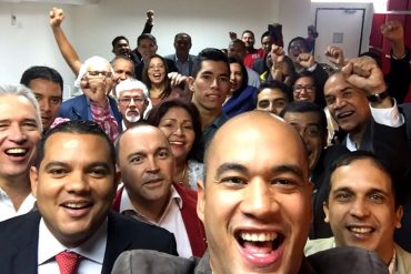 ¡FELICES Y CONTENTOS! Los selfies de los diputados del Psuv luego de irse de la AN (+Fotos)