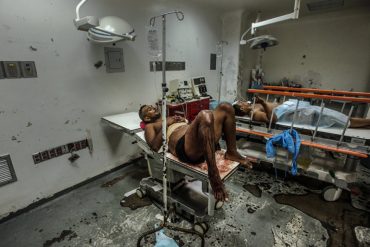 ¡QUÉ DURO! Sin camillas, sin insumos, sin medicamentos: Así atienden en los hospitales de Venezuela (+Video)