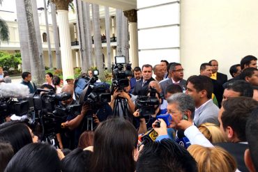 ¡TOMA NOTA NICOLÁS! Ramos Allup recibió a oficialistas que quieren «juicio» contra la AN