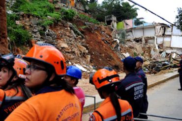 ¡FATAL TRAGEDIA! Unas 12 viviendas se desplomaron en la parroquia 23 de Enero