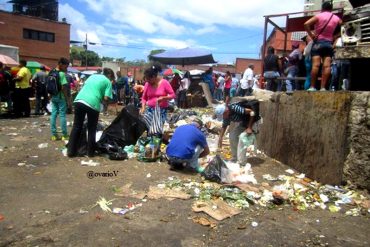 ¡DESGARRADOR! Nuevas imágenes confirman que venezolanos están comiendo de la basura