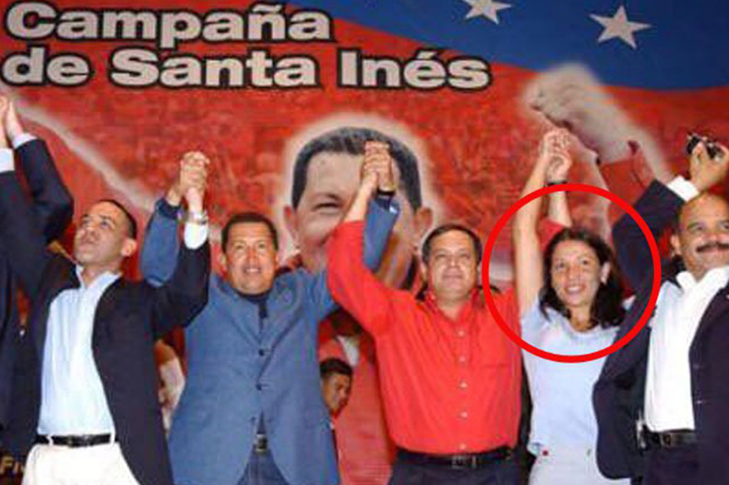 Tania D’Amelio en el comando de campaña de Hugo Chávez para el Referéndum Revocatorio 2004 /  Foto: La Patilla.
