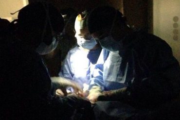 ¡EL COLMO! En Hospital en Lara atienden emergencias sin luz y muere gente por falta de insumos (+Video)