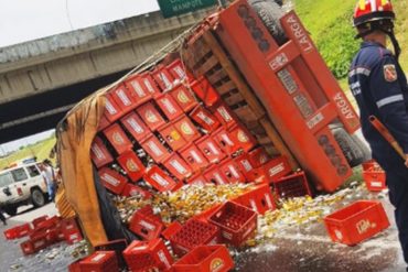 ¡ANARQUÍA! Reportan saqueo de gandola de Cerveza Regional que se volcó en Guarenas (+Fotos)