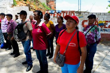 ¡LO QUE FALTABA! Presionan a empleados públicos para recibir entrenamiento militar