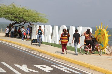 ¡CUÁNTA HUMILLACIÓN! Habitantes de Maracaibo se movilizan a pie o en bicicletas ante escasez de gasolina