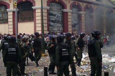 ¡CRECE LA TENSIÓN! GNB reprimió en Catia a perdigonazo limpio: La gente pedía COMIDA (+Video)