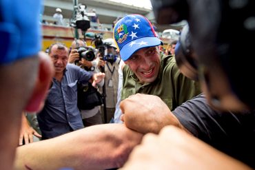 ¡AQUÍ ESTÁ! El momento exacto de la agresión contra Capriles por parte de la PNB (+VIDEO)