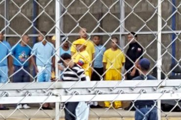 ¡SIGUE EL ABUSO! Rapan y uniforman a dirigentes de VP en cárcel de Guárico (+Video)